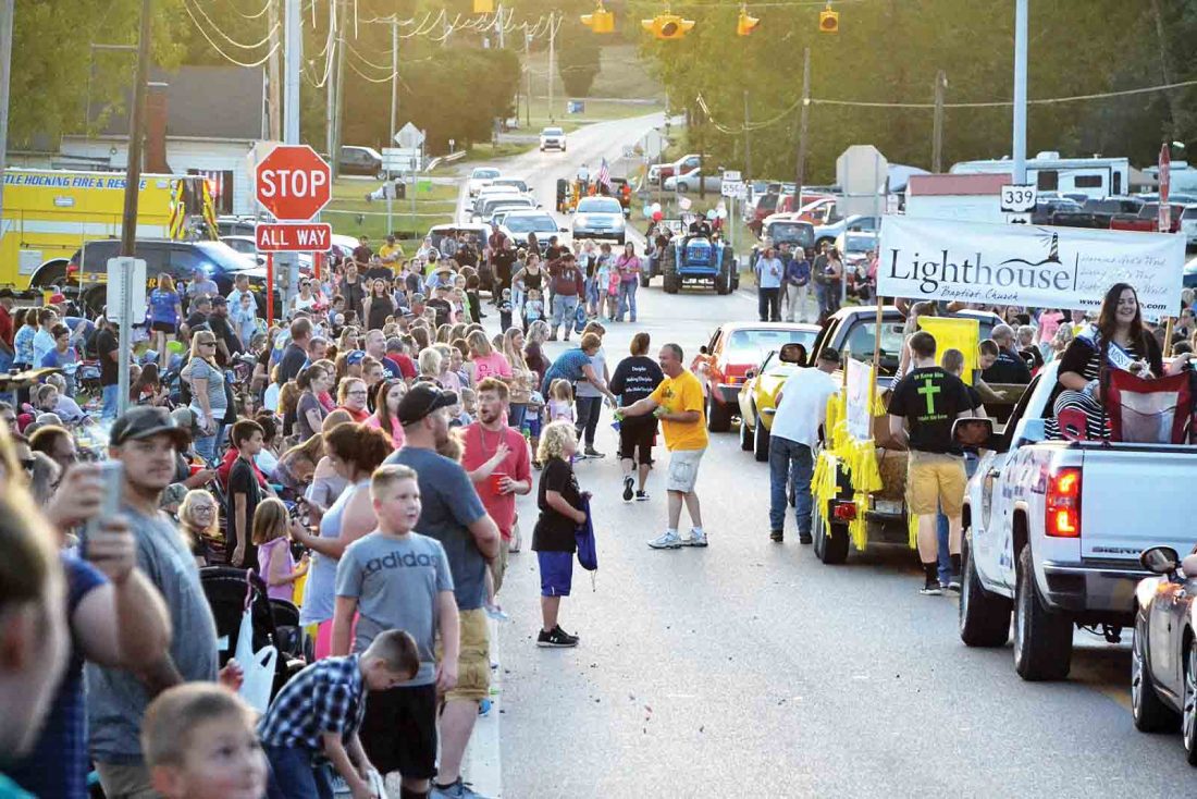 Thousands line up for Barlow parade News, Sports, Jobs News and